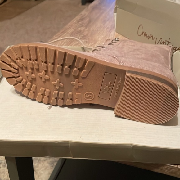 NIB Crown Vintage side zip toast boots, Size 5 - Picture 5 of 6